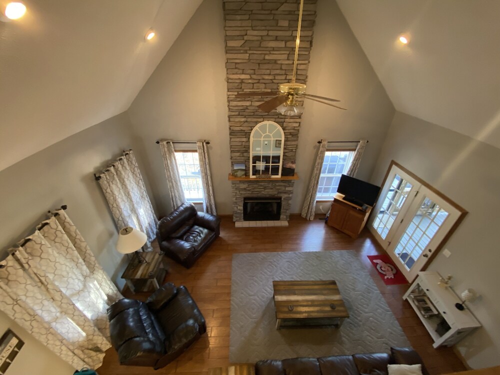 Quite Cabin in Lake Cumberland Resort Burnside, KY. Screened Porches