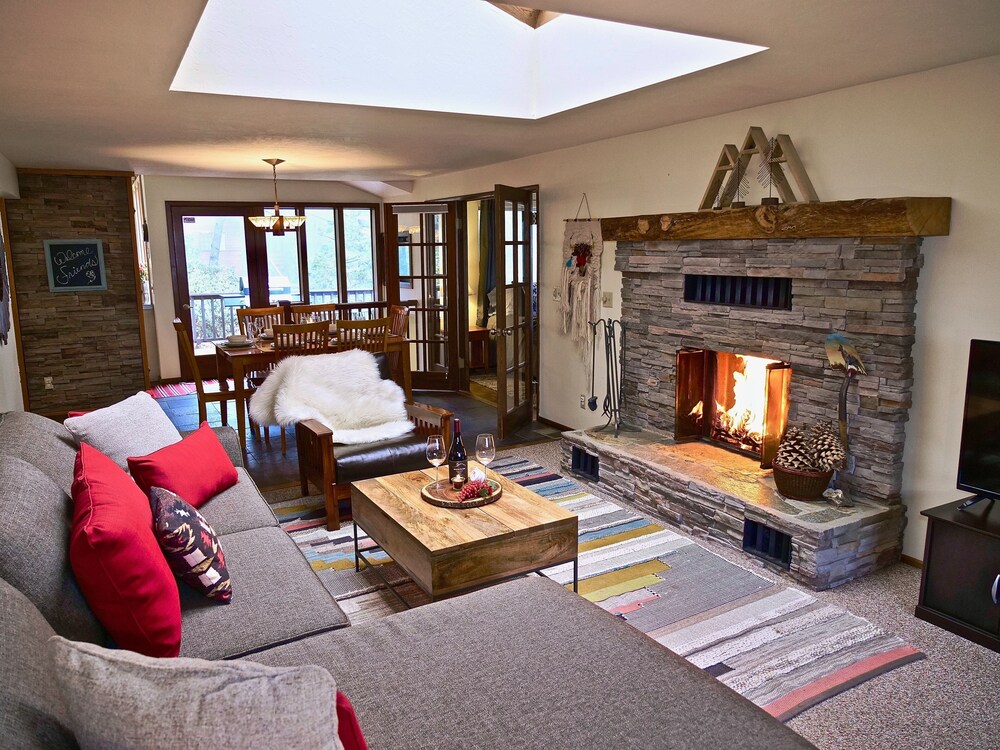 Oak Leaf Spacious 4 Bedroom Cabin Private In Idyllwild Hotel