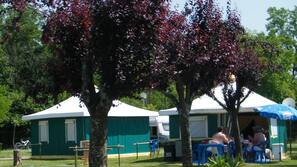 2 bedrooms, iron/ironing board, free WiFi, wheelchair access
