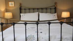 2 bedrooms, iron/ironing board, free WiFi