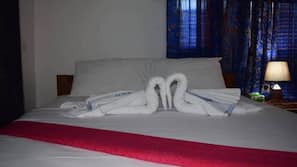 1 bedroom, iron/ironing board, linens
