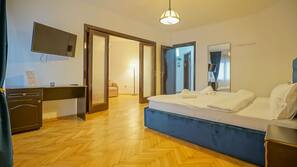 Matelas mémoire de forme, rideaux occultants, fer et planche à repasser