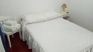 2 quartos, cortinas blackout, ferros/tábuas de passar roupa