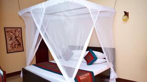 Caja fuerte, escritorio, cortinas opacas y wifi gratis