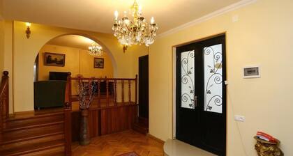 Guest House 2017