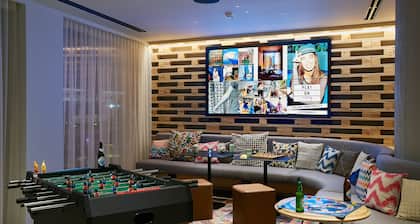 Moxy Patra Marina