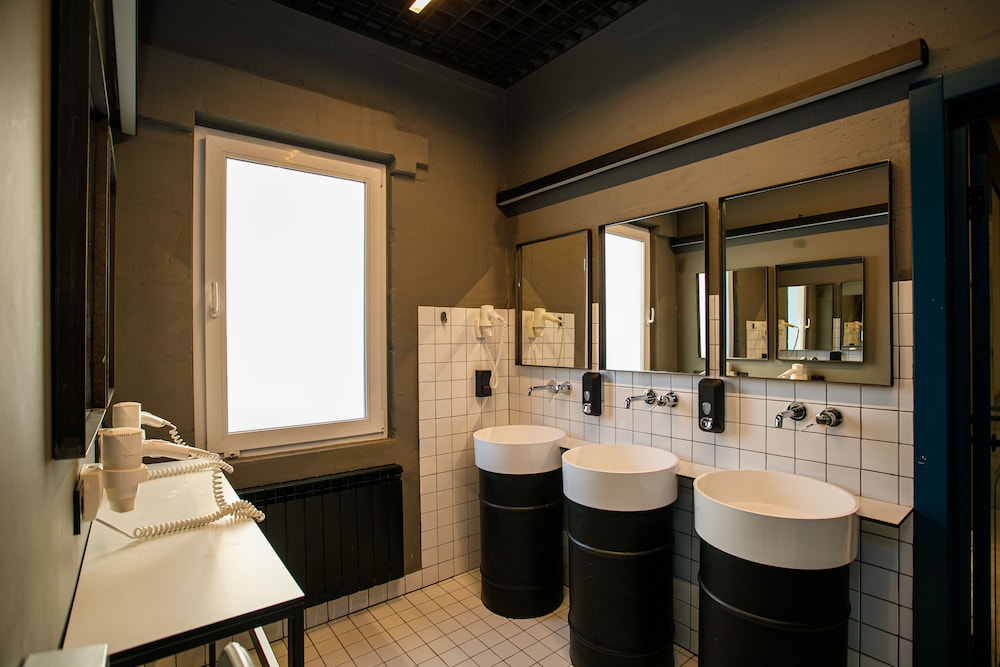 Photo - Campus Community A-Hotel