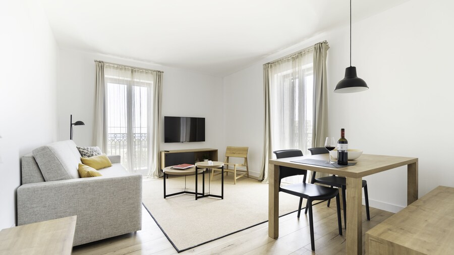 Port Plaza Apartments