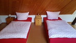 2 Schlafzimmer, Babybetten, WLAN, Bettwäsche