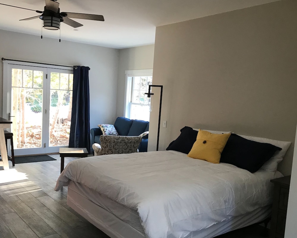 Acadia Studio Newer Construction! Modern hotel feel in the quaint Maine