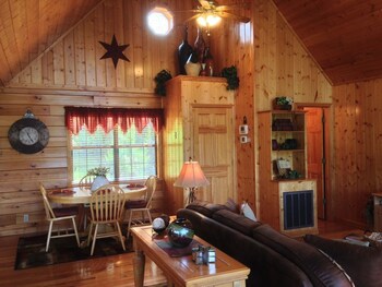 Chubby Bear S Hideaway Hidden Springs Resort Reviews Photos