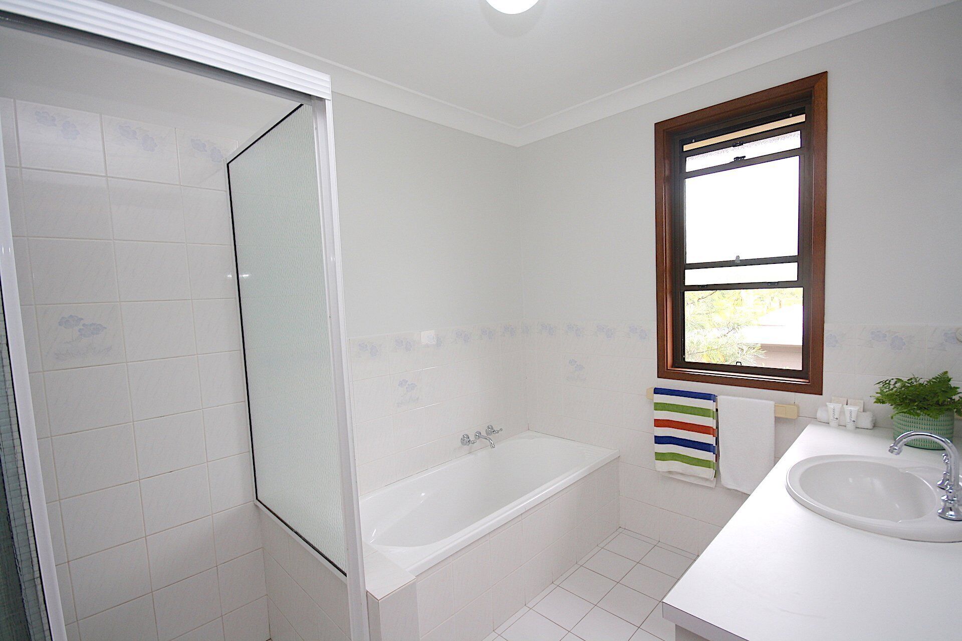 Your Beach House Within Metres of the Sand!