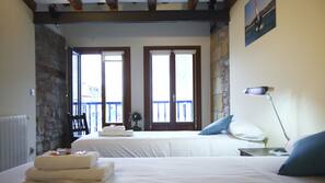 3 bedrooms, iron/ironing board, free cribs/infant beds, free WiFi