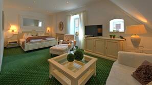 1 Schlafzimmer, hochwertige Bettwaren, Daunenbettdecken