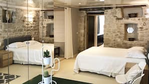 2 bedrooms, iron/ironing board, Internet, linens