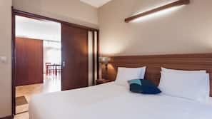 1 bedroom, iron/ironing board, cots/infant beds, Internet
