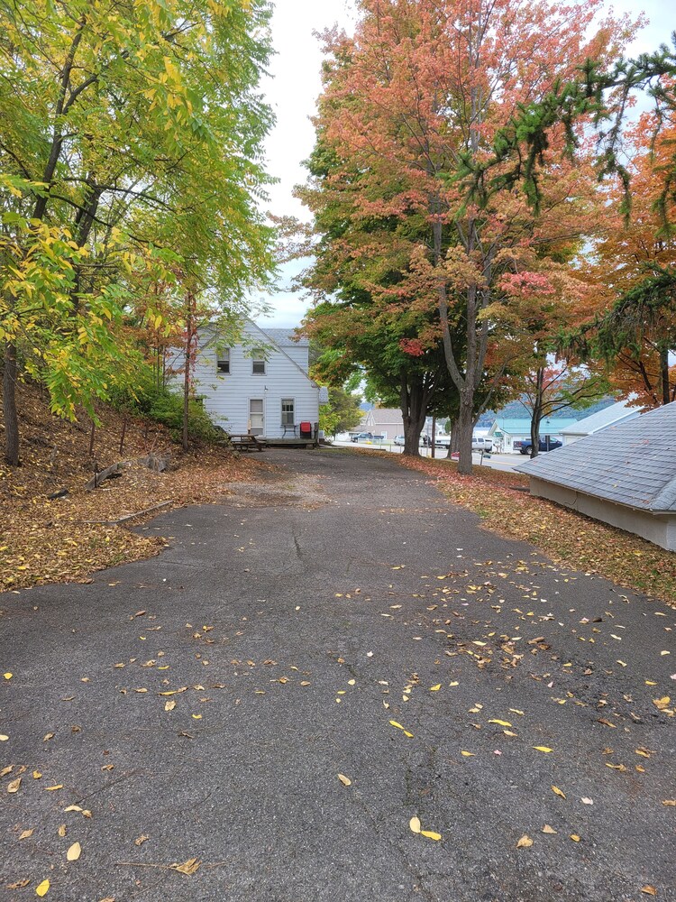 Cute Cape on Keuka Lake with Boat Launch Prime Location