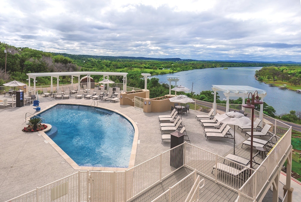 Enjoy the lake and nearby river!