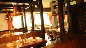 Tägliches Frühstücksbuffet (3 EUR pro Person)