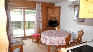 1 bedroom, in-room safe, iron/ironing board