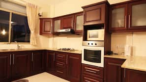 Fridge, microwave, oven, cookware/dishes/utensils