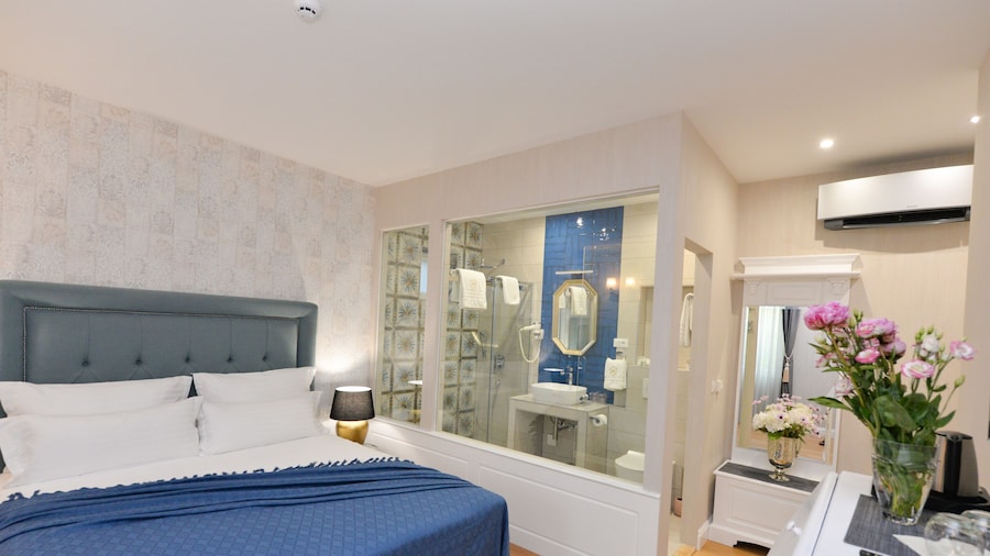 The Duke Luxury Rooms