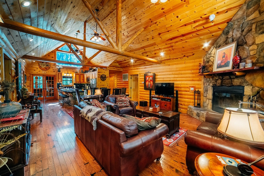 Located in the prestigious Southern Hills area and only minutes from Beavers Ben