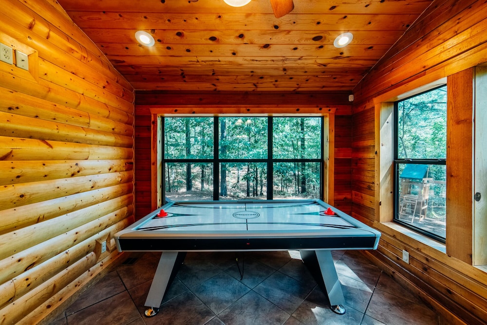 Located in the prestigious Southern Hills area and only minutes from Beavers Ben