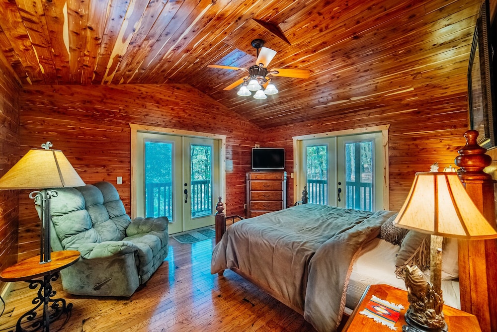 Located in the prestigious Southern Hills area and only minutes from Beavers Ben