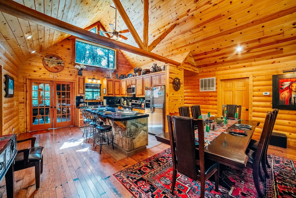 Located in the prestigious Southern Hills area and only minutes from Beavers Ben