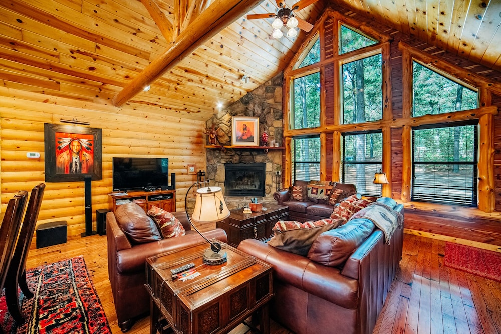 Located in the prestigious Southern Hills area and only minutes from Beavers Ben