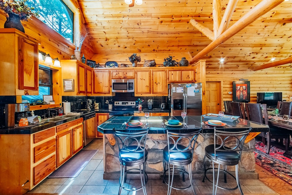 Located in the prestigious Southern Hills area and only minutes from Beavers Ben