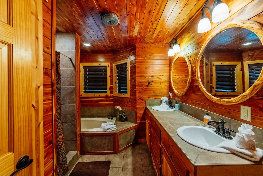 Located in the prestigious Southern Hills area and only minutes from Beavers Ben