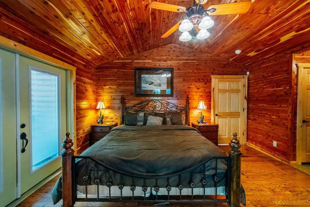 Located in the prestigious Southern Hills area and only minutes from Beavers Ben