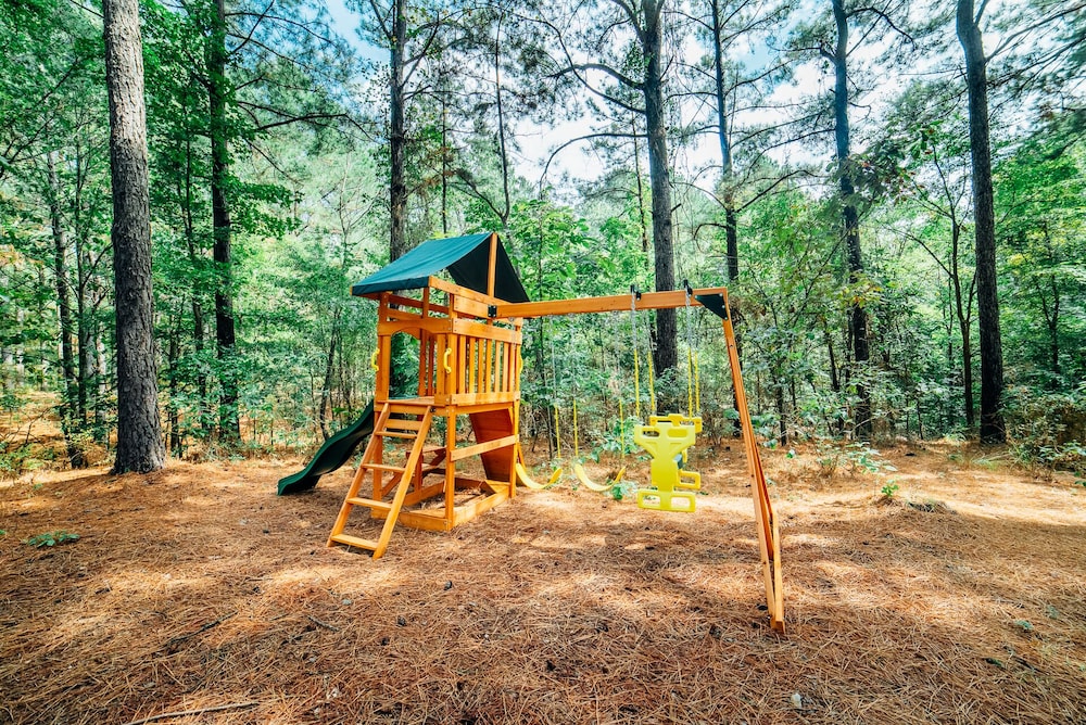 Located in the prestigious Southern Hills area and only minutes from Beavers Ben