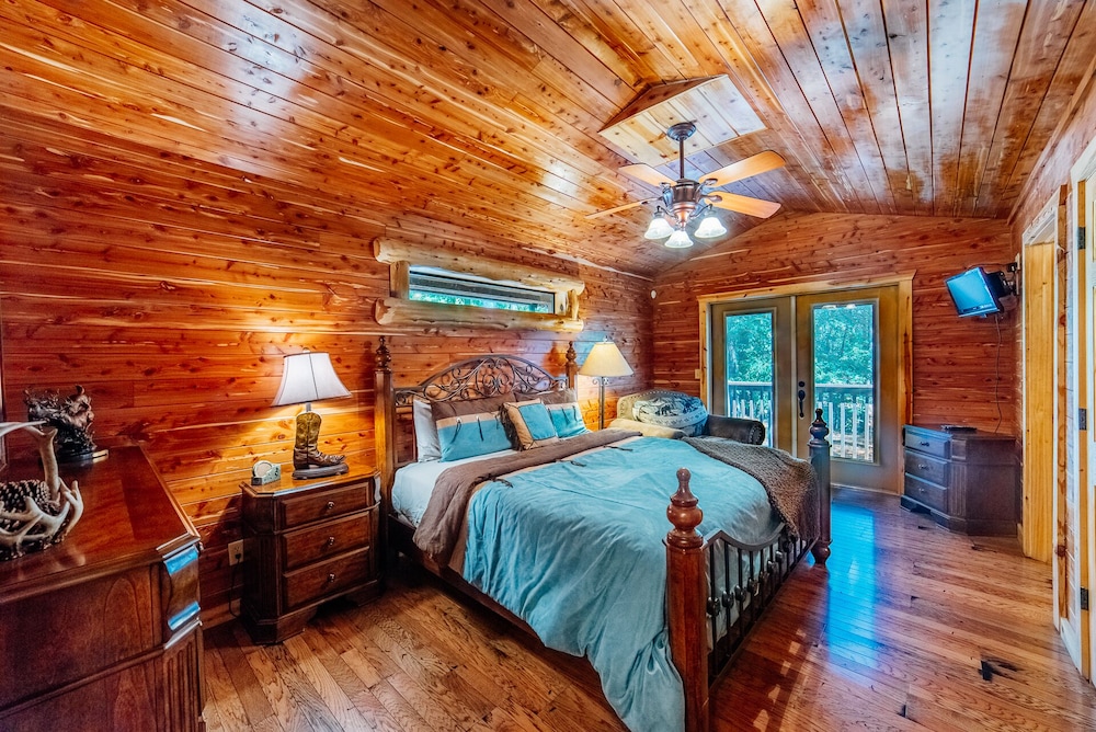 Located in the prestigious Southern Hills area and only minutes from Beavers Ben