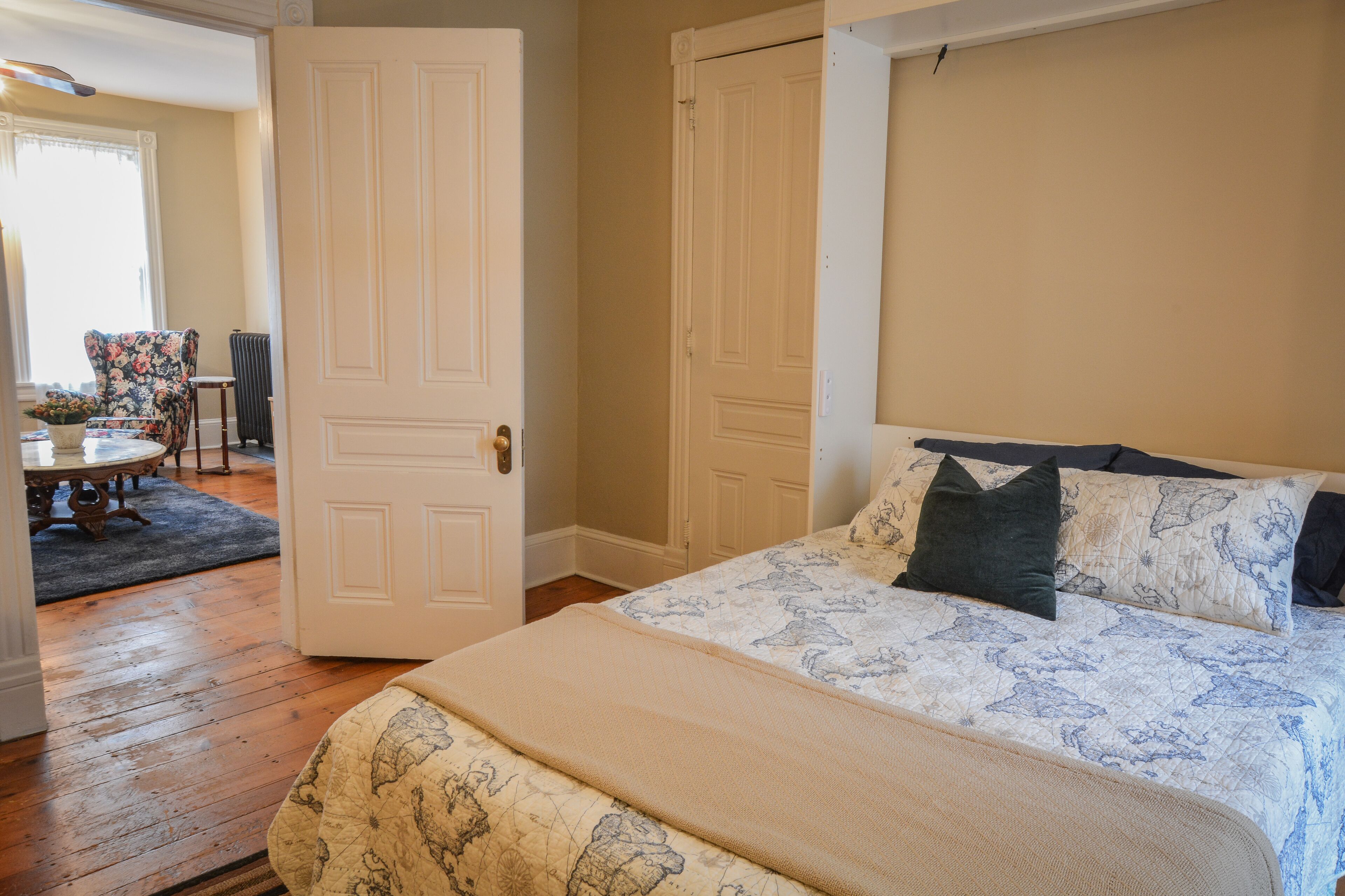 Amsterdam TownHouse/NYC Suite-Downtown Jim Thorpe Near Mauch Chunk Opera House! in Hazleton, United States