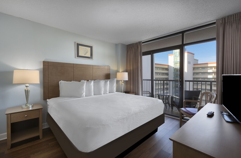 2 Bedroom Condo w/ View of Ocean + Official On-Site Rental Privileges
