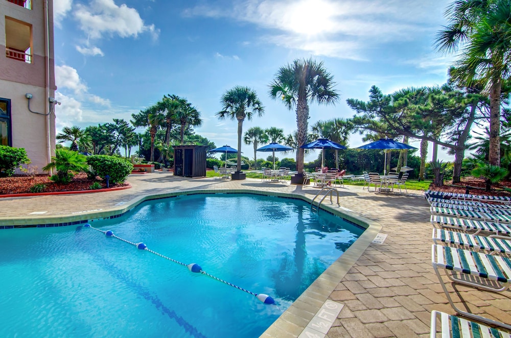 Oceanfront Suite w/ Fantastic View + Official On-Site Rental Privileges