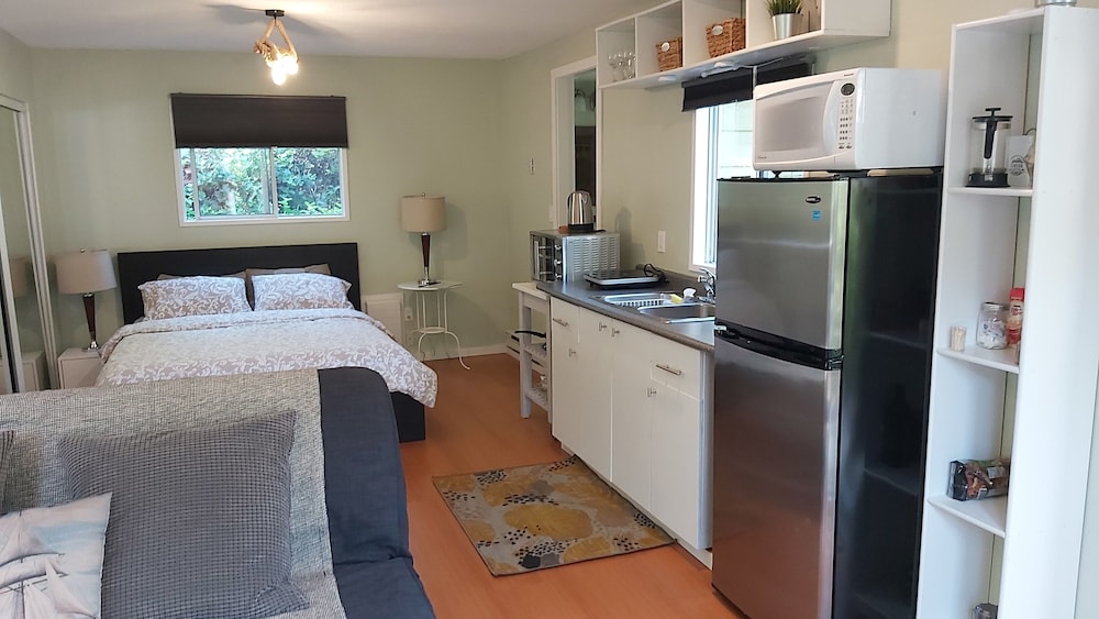 Lily Lake Rock Cabin surrounded by nature Madeira Park Vrbo