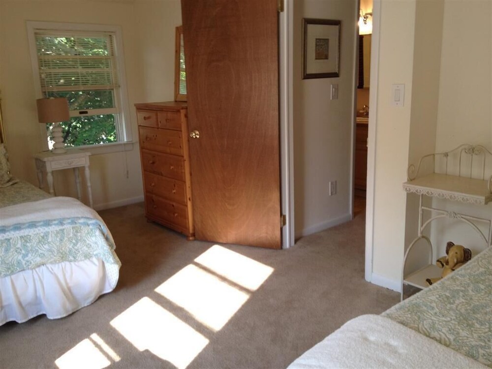 Peaceful Retreat with 100 ft private deep water dock Greenport Vrbo