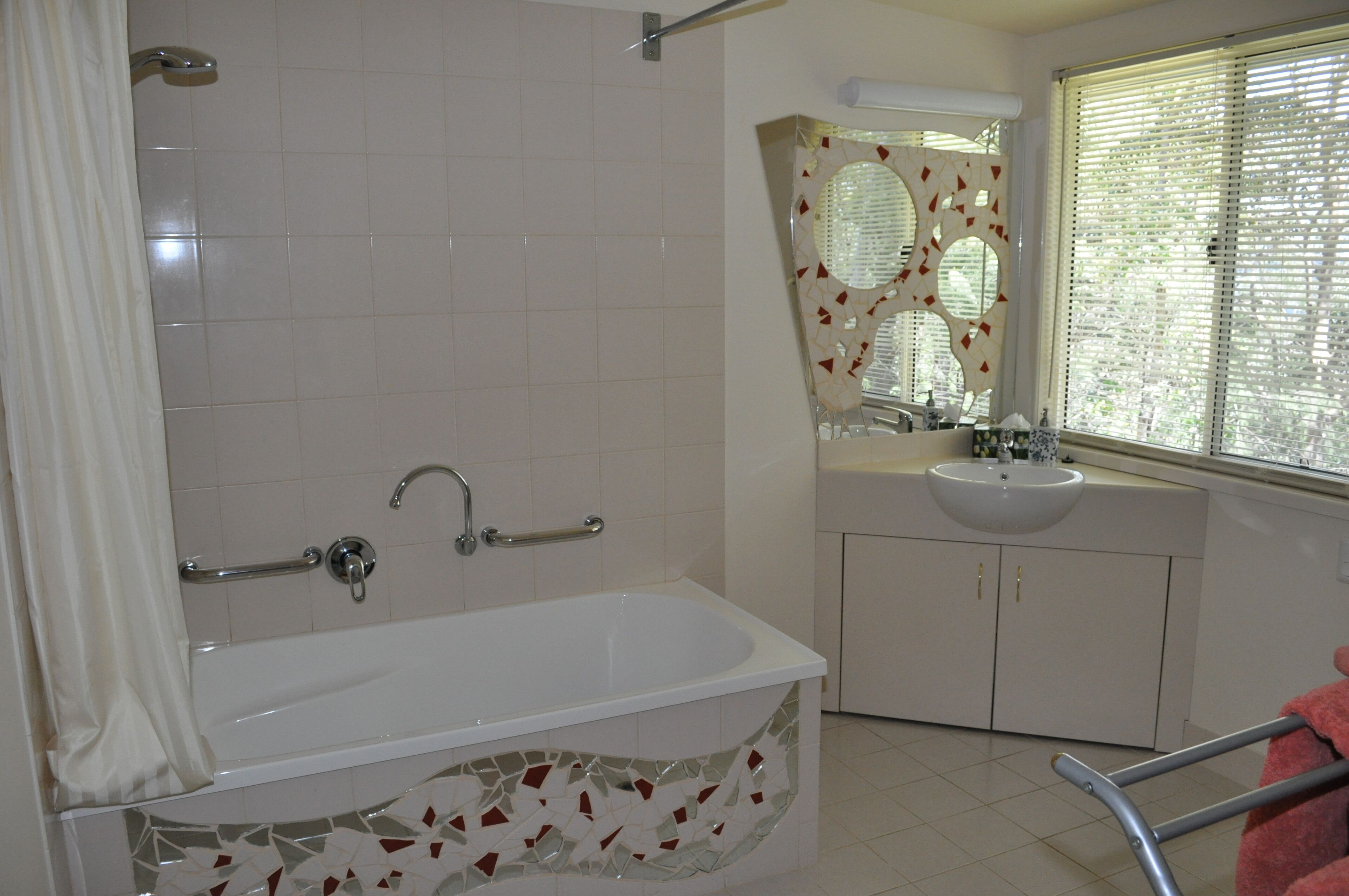 Heaven in the Hills...quiet bushland hideaway