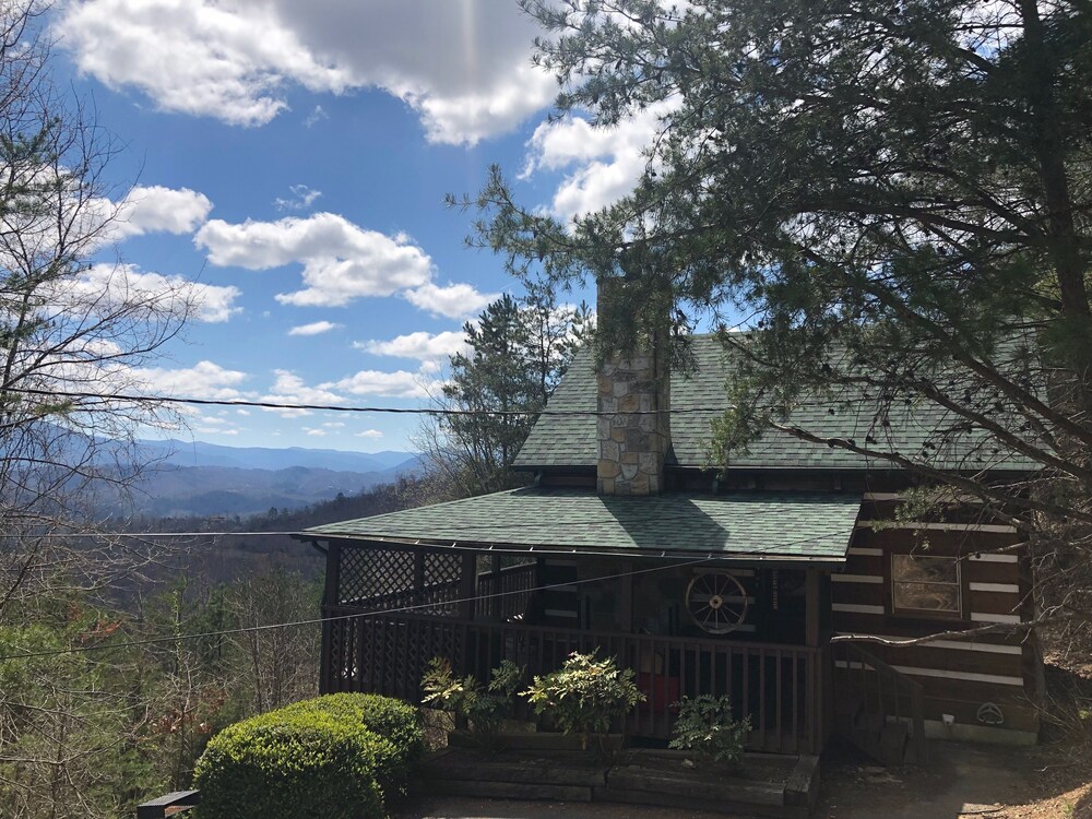 , Mountain View Escape - 1 Bedroom Cabin in Sevierville