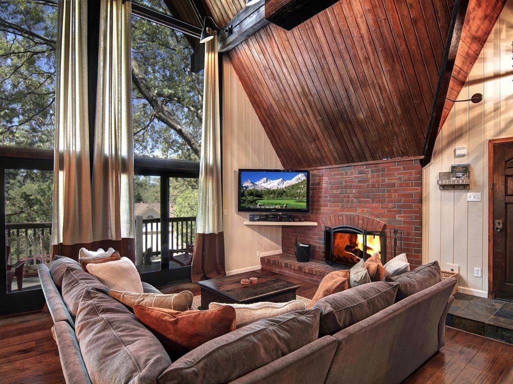 Newly Renovated Luxury Cabin Great For Adults And Children In