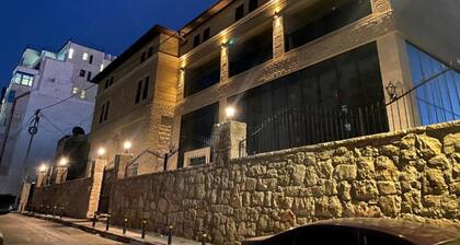 Hommus Hostel