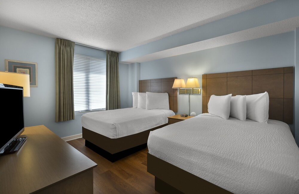 Great 2 Bedroom Condo with Ocean View + Official On-Site Rental Privileges
