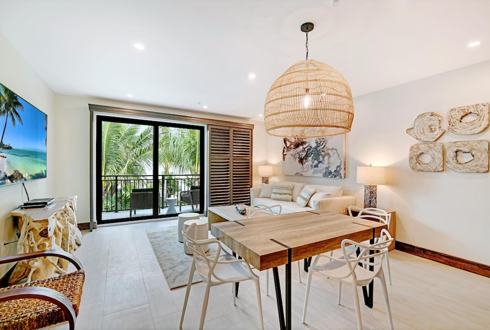 WARM SALTY BREEZES FRESH FROM THE SEA in These One Bedroom Suites at Bali Hai