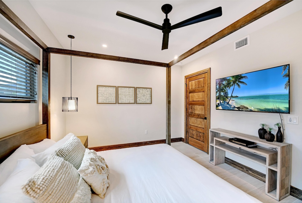 WARM SALTY BREEZES FRESH FROM THE SEA in These One Bedroom Suites at Bali Hai