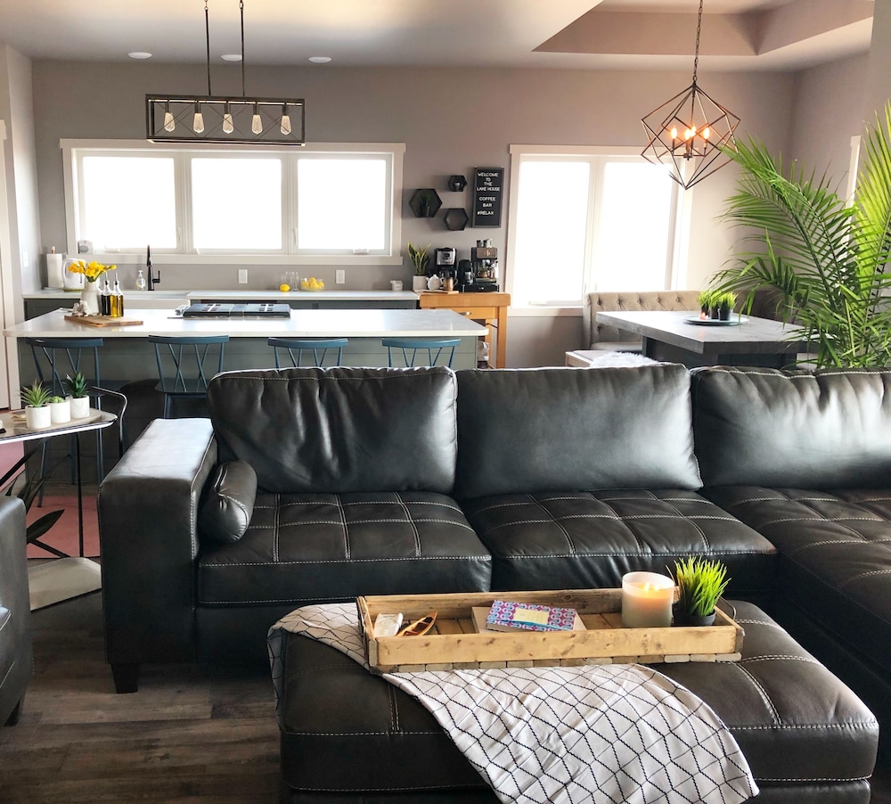 The Lake House Lakeview with 6 bedrooms Yankton, SD Yankton