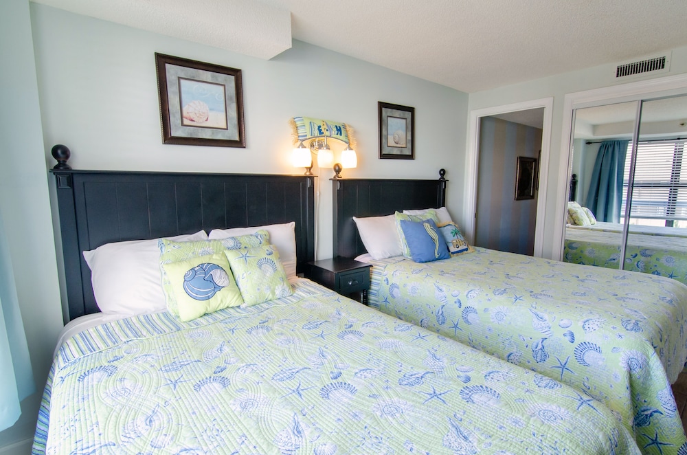 Beautiful Ocean View Double Suite + Official On-Site Rental Privileges